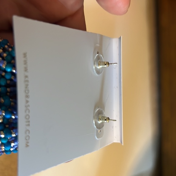 Brand New Kendra Scott Dove Gold Earrings - Picture 4 of 5